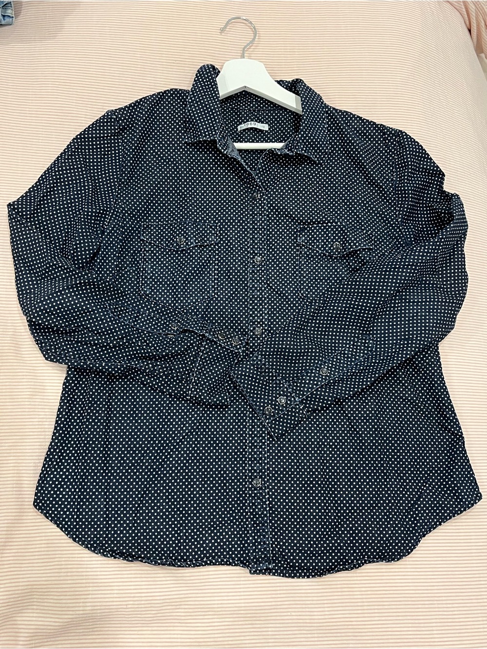 Women’s Gap1969 Navy Blue Button-Downy Shirt with White Dot Pattern